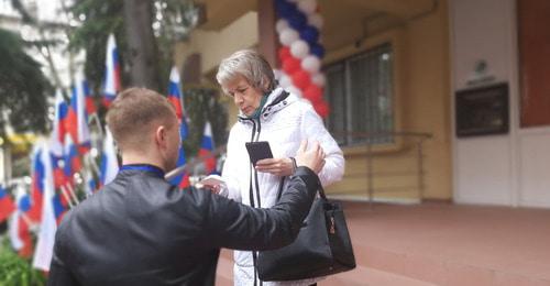На избирательном участке в Сочи. 18 марта 2018 года. Фото Светланы Кравченко для "Кавказского узла" На избирательном участке в Сочи. 18 марта 2018 года. Фото Светланы Кравченко для "Кавказского узла"