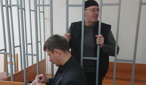 Адвокат Пётр Заикин (слева) и Оюб Титиев в зале суда. 19 марта 2018 года. Фото: пресс-служба ПЦ "Мемориал" Адвокат Пётр Заикин (слева) и Оюб Титиев в зале суда. 19 марта 2018 года. Фото: пресс-служба ПЦ "Мемориал"