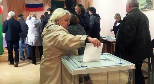 Голосование на избирательном участке №207 в поселке Яблоновский. Адыгея, 18 марта 2018 года. Фото Анны Грицевич для "Кавказского узла" Голосование на избирательном участке №207 в поселке Яблоновский. Адыгея, 18 марта 2018 года. Фото Анны Грицевич для "Кавказского узла"