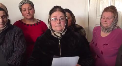 Вынужденные переселенцы из Чечни. Кадр из видео "Кавказского узла" https://www.youtube.com/watch?v=F7jwUXu_igY Вынужденные переселенцы из Чечни. Кадр из видео "Кавказского узла" https://www.youtube.com/watch?v=F7jwUXu_igY