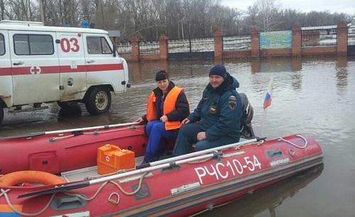 Сотрудники МЧС в зоне паводка. Фото пресс-службы Волгоградской области. http://www.volgograd.ru/news/181775/ Сотрудники МЧС в зоне паводка. Фото пресс-службы Волгоградской области. http://www.volgograd.ru/news/181775/