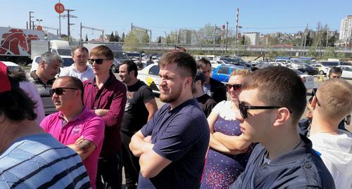 Акция протеста водителей против повышения тарифа. Сочи, 10 апреля 2018 Фото Светланы Кравченко для "Кавказского узла" Акция протеста водителей против повышения тарифа. Сочи, 10 апреля 2018 Фото Светланы Кравченко для "Кавказского узла"