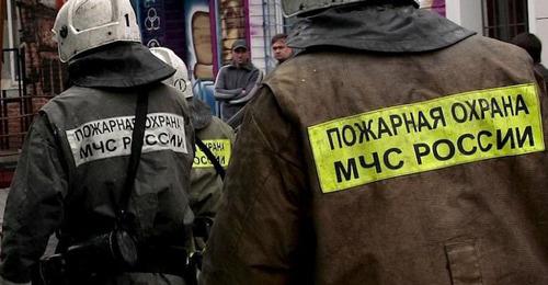 Сотрудники МЧС. Фото: Владимир Аносов / Югополис Сотрудники МЧС. Фото: Владимир Аносов / Югополис