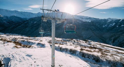 Подъемник на горном курорте "Ведучи" Фото: Иван Деревянко, https://vk.com/ski_veduchi Подъемник на горном курорте "Ведучи" Фото: Иван Деревянко, https://vk.com/ski_veduchi