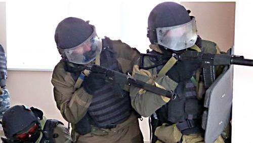 Сотрудники спецслужб во время КТО. Фото http://nac.gov.ru/antiterroristicheskie-ucheniya/operativnym-shtabom-v-chuvashskoy-respublike.html Сотрудники спецслужб во время КТО. Фото http://nac.gov.ru/antiterroristicheskie-ucheniya/operativnym-shtabom-v-chuvashskoy-respublike.html