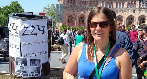 Лене Веттеланд на площади Республики в Ереване во время митинга 25 апреля 2018. Фото: Григорий Шведов для "Кавказского узла". Лене Веттеланд на площади Республики в Ереване во время митинга 25 апреля 2018. Фото: Григорий Шведов для "Кавказского узла".