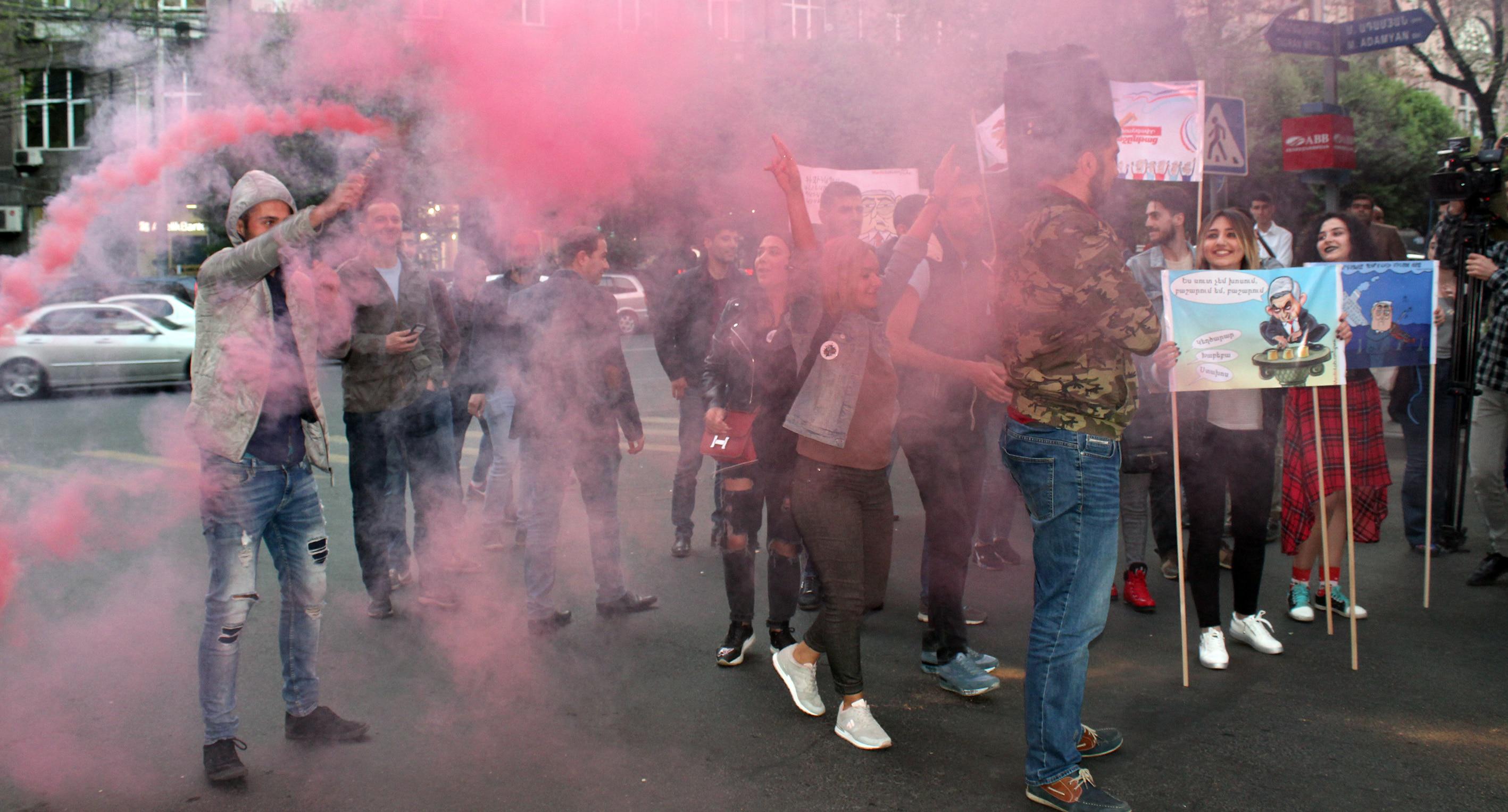 Участники протестных выступлений в Ереване 13.04.2018. Фото Тиграна Петросяна для "Кавказского узла"