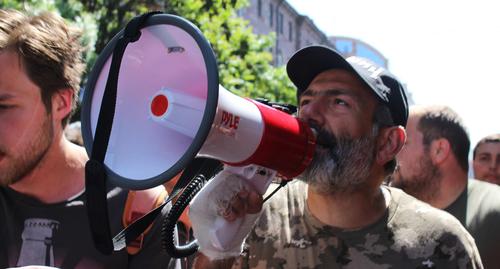 Лидер протестного движения Никол Пашинян. Фото Тиграна Петросяна для "Кавказского узла" Лидер протестного движения Никол Пашинян. Фото Тиграна Петросяна для "Кавказского узла"
