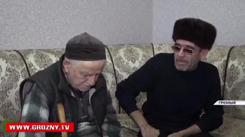 Зелимхан Абдурахманов и Мовлди Абдурахманов. Кадр из видеосюжета ЧГТРК "Грозный" https://grozny.tv/news.php?id=26500 Зелимхан Абдурахманов и Мовлди Абдурахманов. Кадр из видеосюжета ЧГТРК "Грозный" https://grozny.tv/news.php?id=26500