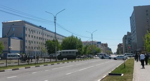 Перекрытая улица в центре Грозного. Фото Николая Петрова для "Кавказского узла" Перекрытая улица в центре Грозного. Фото Николая Петрова для "Кавказского узла"