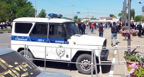 Автомобиль полиции в Грозном. Фото Николая Петрова для "Кавказского узла" Автомобиль полиции в Грозном. Фото Николая Петрова для "Кавказского узла"