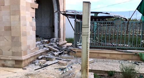 Последствия взрыва зиярата у могилы шейха Саида Чиркейского в Дагестане. Фото Бэла БОЯРОВА http://midag.ru/new/v_dagestane_vzorvali_ziyarat_sheykha_saida_afandi_chirkeyskogo_-25329/ Последствия взрыва зиярата у могилы шейха Саида Чиркейского в Дагестане. Фото Бэла БОЯРОВА http://midag.ru/new/v_dagestane_vzorvali_ziyarat_sheykha_saida_afandi_chirkeyskogo_-25329/