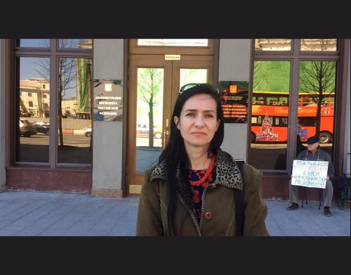 Татьяна Степаненко у приемной президента. Фото Анатолия Алферова. Татьяна Степаненко у приемной президента. Фото Анатолия Алферова.