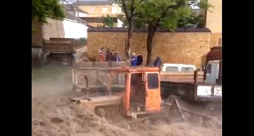 Подтопление в Левашинском районе Дагестана Фото: кадр видео Мадинат Мавраева https://www.youtube.com/watch?time_continue=28&v=o_FSy6G0fQg
Подтопление в Левашинском районе Дагестана Фото: кадр видео Мадинат Мавраева https://www.youtube.com/watch?time_continue=28&v=o_FSy6G0fQg
