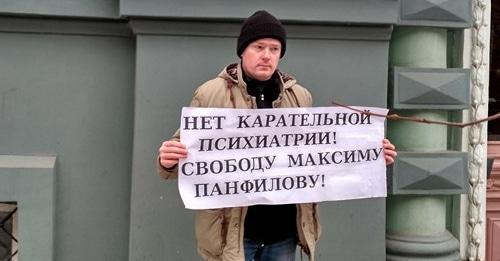 Алексей Тюрин на пикете в защиту Максима Панфилова, 15 января 2018 года. Фото: Елена Гребенюк для "Кавказского узла". Алексей Тюрин на пикете в защиту Максима Панфилова, 15 января 2018 года. Фото: Елена Гребенюк для "Кавказского узла".