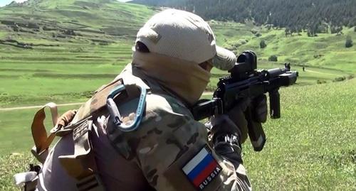 Сотрудники спецслужб во время КТО. Фото http://nac.gov.ru/kontrterroristicheskie-operacii/v-cumadinskom-rayone-dagestana-neytralizovan.htm Сотрудники спецслужб во время КТО. Фото http://nac.gov.ru/kontrterroristicheskie-operacii/v-cumadinskom-rayone-dagestana-neytralizovan.htm