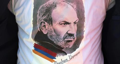 Майка с изображением лидера "бархатной революции" Никола Пашиняна. Фото Тиграна Петросяна для "Кавказского узла" Майка с изображением лидера "бархатной революции" Никола Пашиняна. Фото Тиграна Петросяна для "Кавказского узла"