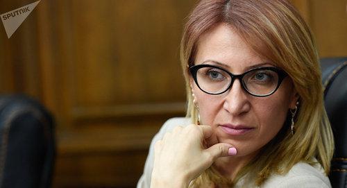 Мане Тандилян. Фото © Sputnik / Asatur Yesayants
https://ru.armeniasputnik.am/politics/20180612/12613661/ministr-truda-armenii-mane-tandilyan-podala-v-otstavku-i-vyshla-iz-partii.html Мане Тандилян. Фото © Sputnik / Asatur Yesayants
https://ru.armeniasputnik.am/politics/20180612/12613661/ministr-truda-armenii-mane-tandilyan-podala-v-otstavku-i-vyshla-iz-partii.html