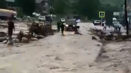 После ливневых дождей и схода селя в селе Верхний Гуниб. Скриншот с видео https://vk.com/video-74219800_456239995 После ливневых дождей и схода селя в селе Верхний Гуниб. Скриншот с видео https://vk.com/video-74219800_456239995
