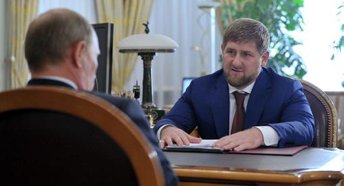 Президент РФ Владимир Путин провел рабочую встречу с главой Чечни Рамзаном Кадыровым. Фото: кадр видео ntv.ru http://www.ntv.ru/novosti/641280/ Президент РФ Владимир Путин провел рабочую встречу с главой Чечни Рамзаном Кадыровым. Фото: кадр видео ntv.ru http://www.ntv.ru/novosti/641280/