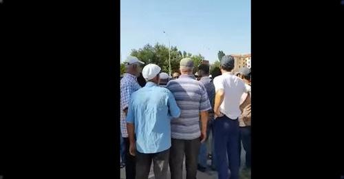 Жители Избербаша вышли на митинг из-за отсутствия питьевой воды. 3 июля 2018 года. Кадр из видео пользователя gazetachernovik
https://www.youtube.com/watch?v=98e1eqcGvNA Жители Избербаша вышли на митинг из-за отсутствия питьевой воды. 3 июля 2018 года. Кадр из видео пользователя gazetachernovik
https://www.youtube.com/watch?v=98e1eqcGvNA