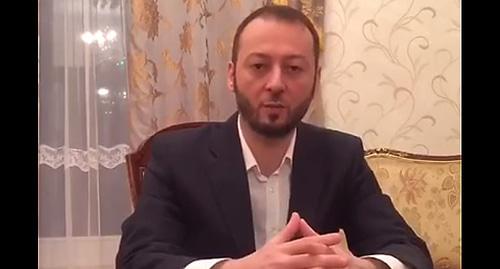 Член общественного движения "Мехк-Кхел" Магомед Хазбиев. Фото Кадр видео "Обращение Магомеда Хазбиева к Ингушскому народу и роду Евкуровых" ingushetiyaruorg2010, https://www.youtube.com/watch?time_continue=770&v=IpjWLRRgrKc
Член общественного движения "Мехк-Кхел" Магомед Хазбиев. Фото Кадр видео "Обращение Магомеда Хазбиева к Ингушскому народу и роду Евкуровых" ingushetiyaruorg2010, https://www.youtube.com/watch?time_continue=770&v=IpjWLRRgrKc