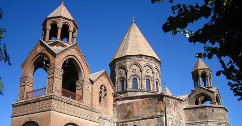 Эчмиадзинский монастырь. Фото: Butcher https://ru.wikipedia.org Эчмиадзинский монастырь. Фото: Butcher https://ru.wikipedia.org