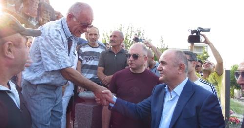 Самвел Бабаян встречается со своими сторонниками в Степанакерте 10 июля 2018 года. Фото Алвард Григорян для "Кавказского узла". Самвел Бабаян встречается со своими сторонниками в Степанакерте 10 июля 2018 года. Фото Алвард Григорян для "Кавказского узла".