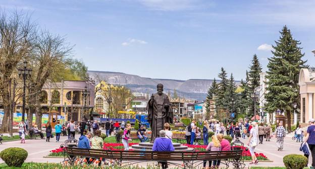 Кисловодск, курортный бульвар Фото: Елена СМИРНОВА, http://www.stapravda.ru/20180424/grozyat_li_shtrafy_otdyhayuschim_zabyvshim_zaplatit_kurortnyy_sb_119838.html