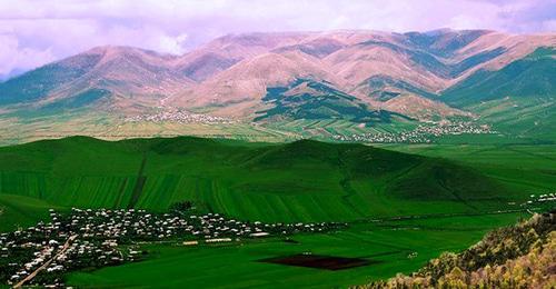 Город Чамбарак. Фото: Armtoursites https://ru.wikipedia.org/ Город Чамбарак. Фото: Armtoursites https://ru.wikipedia.org/