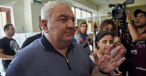 Юрий Хачатуров. Фото © Sputnik / Asatur Yesayants
https://ru.armeniasputnik.am/politics/20180728/13514013/sud-prinyal-reshenie-genseka-odkb-vypustyat-pod-zalog.html Юрий Хачатуров. Фото © Sputnik / Asatur Yesayants
https://ru.armeniasputnik.am/politics/20180728/13514013/sud-prinyal-reshenie-genseka-odkb-vypustyat-pod-zalog.html