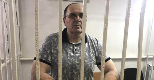 Оюб Титиев. Фото: Пресс-служба ПЦ "Мемориал" Оюб Титиев. Фото: Пресс-служба ПЦ "Мемориал"