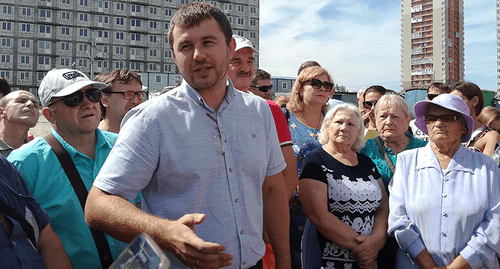 Представитель Госстройнадзора Роман Касьянов на собрании дольщиков в Волгограде. Фото Татьяны Филимоновой для "Кавказского узла" Представитель Госстройнадзора Роман Касьянов на собрании дольщиков в Волгограде. Фото Татьяны Филимоновой для "Кавказского узла"
