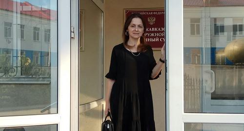 Адвокат Ислама Гугова Ева Чаниева на выходе из здания суда. Фото Константина Волгина для "Кавказского узла"
Адвокат Ислама Гугова Ева Чаниева на выходе из здания суда. Фото Константина Волгина для "Кавказского узла"
