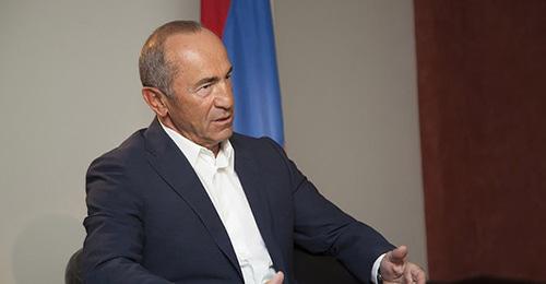 Роберт Кочарян. Фото © administration of Robert Kocharyan
https://ru.armeniasputnik.am/politics/20180802/13621852/bez-prava-na-svidanie-v-kakih-usloviyah-soderzhitsya-ehks-prezident-armenia-robert-kocharyan.html Роберт Кочарян. Фото © administration of Robert Kocharyan
https://ru.armeniasputnik.am/politics/20180802/13621852/bez-prava-na-svidanie-v-kakih-usloviyah-soderzhitsya-ehks-prezident-armenia-robert-kocharyan.html