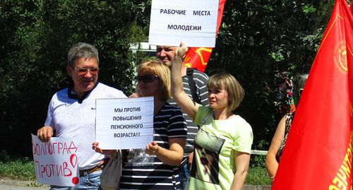 Участники митинга против пенсионной реформы в Волгограде. 11.08.2018 г. Фото: Вячеслав Ященко для "Кавказского узла" Участники митинга против пенсионной реформы в Волгограде. 11.08.2018 г. Фото: Вячеслав Ященко для "Кавказского узла"