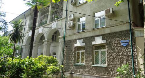 Здание нацпарка в Сочи на улице Московская. Фото Светланы Кравченко для "Кавказского узла" Здание нацпарка в Сочи на улице Московская. Фото Светланы Кравченко для "Кавказского узла"