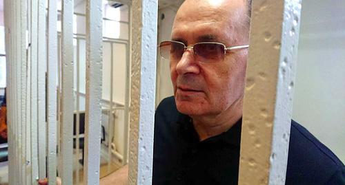 Оюб Титиев в зале суда. Фото предоставлено ПЦ "Мемориал" Оюб Титиев в зале суда. Фото предоставлено ПЦ "Мемориал"