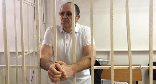 Оюб Титиев в зале суда. Фото Патимат Махмудовой для "Кавказского узла" Оюб Титиев в зале суда. Фото Патимат Махмудовой для "Кавказского узла"