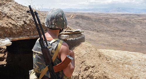 Солдат армии НКР на боевой позииции. Фото © Sputnik / Aram Nersesyan https://ru.armeniasputnik.am/karabah/20180817/13916268/azerbajdzhanskaya-diversiya-v-karabahe-nastuplenie-otrazheno.html Солдат армии НКР на боевой позииции. Фото © Sputnik / Aram Nersesyan https://ru.armeniasputnik.am/karabah/20180817/13916268/azerbajdzhanskaya-diversiya-v-karabahe-nastuplenie-otrazheno.html