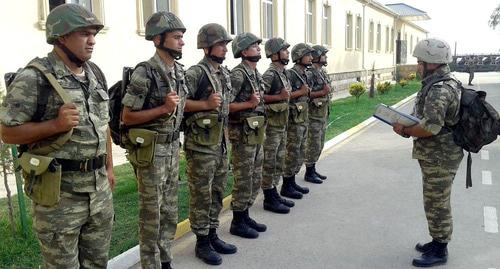 Построение в азербайжанской армии. Фото https://mod.gov.az/ru/foto-arhiv-045/?gid=23630 Построение в азербайжанской армии. Фото https://mod.gov.az/ru/foto-arhiv-045/?gid=23630