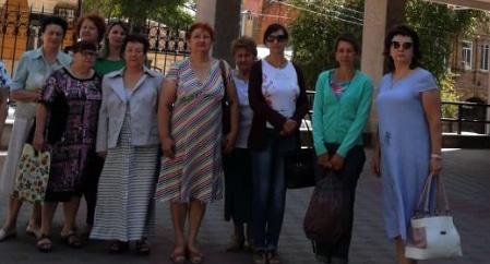 Представители инициативной группы ЖК "Европейский" у здания Ростовского областного суда. Фото Константина Волгина для "Кавказского узла"
