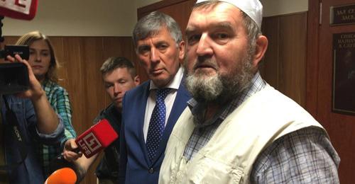 Махмуд Велитов (справа). Кадр из видео пользователя
БИЗНЕС Online
https://www.youtube.com/watch?v=xQC_tbPJ0Vg Махмуд Велитов (справа). Кадр из видео пользователя
БИЗНЕС Online
https://www.youtube.com/watch?v=xQC_tbPJ0Vg