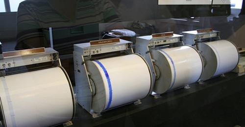 Сейсмограф. Фото: CC BY 2.0 / lora_313 / Kilauea Seismographs
https://ru.sputnik.az/incidents/20170927/412031405/azerbajdzhan-zemletrjasenie-shamaha.html Сейсмограф. Фото: CC BY 2.0 / lora_313 / Kilauea Seismographs
https://ru.sputnik.az/incidents/20170927/412031405/azerbajdzhan-zemletrjasenie-shamaha.html