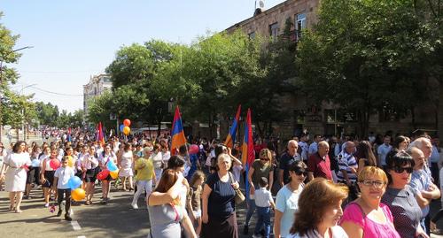 Участники шествия в Степанакерте 2 сентября 2018 года. Фото Алвард Григорян для "Кавказского узла". Участники шествия в Степанакерте 2 сентября 2018 года. Фото Алвард Григорян для "Кавказского узла".
