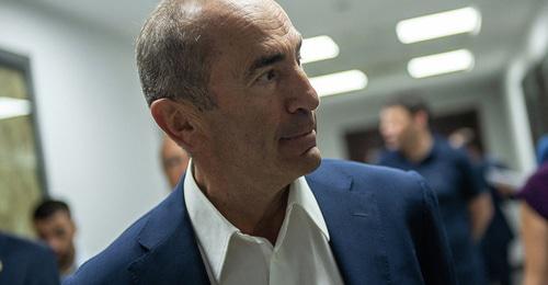 Роберт Качарян. Фото © Sputnik / Asatur Yesayants
https://ru.armeniasputnik.am/politics/20180904/14244201/kocharyan-ne-smozhet-pokinut-armeniyu---sledstvie-ustanovilo-meru-presecheniya.html Роберт Качарян. Фото © Sputnik / Asatur Yesayants
https://ru.armeniasputnik.am/politics/20180904/14244201/kocharyan-ne-smozhet-pokinut-armeniyu---sledstvie-ustanovilo-meru-presecheniya.html
