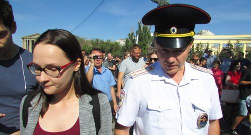 Задержание главы штаба Навального в Волгограде Анастасии Кадетовой. Фото Вячеслава Ященок для "Кавказского узла" Задержание главы штаба Навального в Волгограде Анастасии Кадетовой. Фото Вячеслава Ященок для "Кавказского узла"