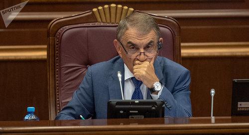 Спикер параламент Армении Арар Баблоян. Фото © Sputnik / Aram Nersesyan
https://ru.armeniasputnik.am/politics/20180913/14422135/parlament-armenii-sozyvaet-vneocherednoe-zasedanie-po-voprosu-proslushki-glav-snb-i-sss.html Спикер параламент Армении Арар Баблоян. Фото © Sputnik / Aram Nersesyan
https://ru.armeniasputnik.am/politics/20180913/14422135/parlament-armenii-sozyvaet-vneocherednoe-zasedanie-po-voprosu-proslushki-glav-snb-i-sss.html
