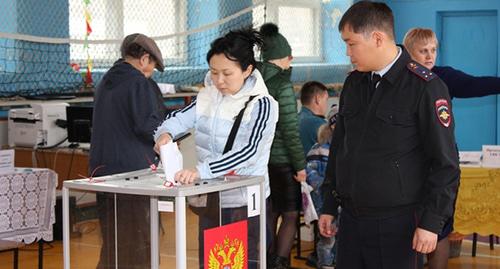 На избирательном участке в Калмыкии. Фото: www.elista.org На избирательном участке в Калмыкии. Фото: www.elista.org