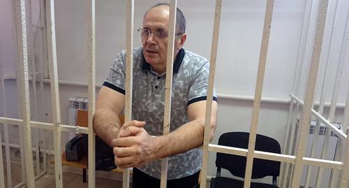 Оюб Титиев в зале суда. Фото ПЦ "Мемориал" Оюб Титиев в зале суда. Фото ПЦ "Мемориал"